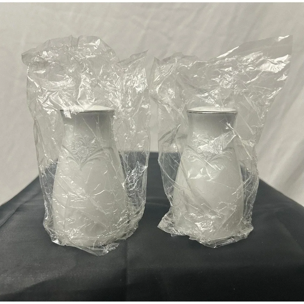 Noritake Casablanca 6842 Salt and Pepper Shakers Set Fine China Platinum Rim